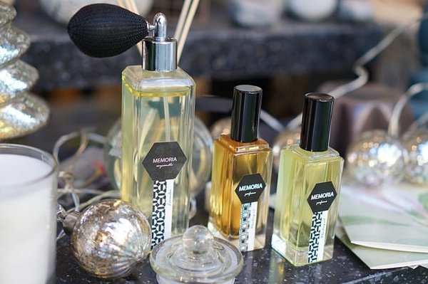 Les avantages insoupçonnés d'un parfum sur mesure pour une signature olfactive unique