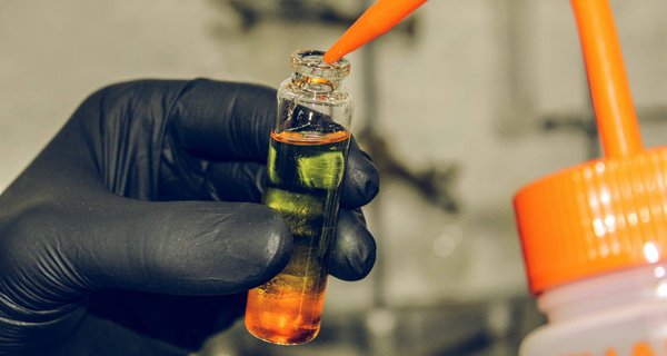 Créez votre signature olfactive : Guide complet pour élaborer un parfum personnalisé
