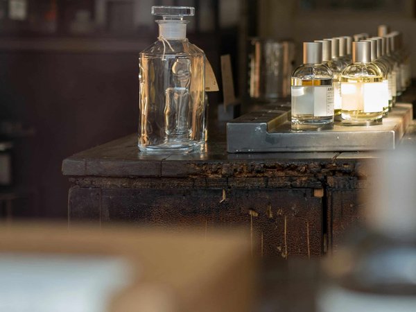 Exploration olfactive: le pouvoir de l'expression artistique à travers les parfums